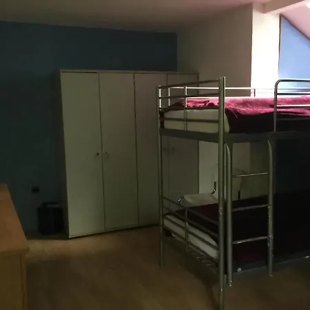 Suburb Hostel-3